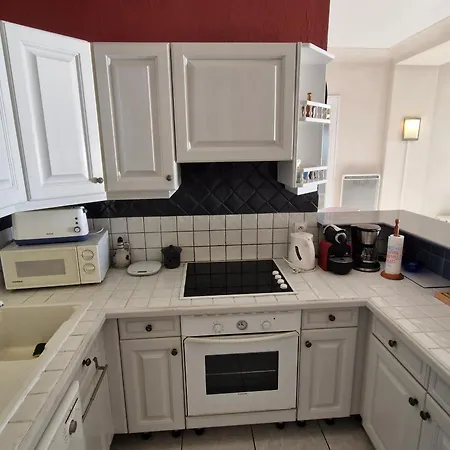 2 Pieces Climatise Centre Avec Parking Et Balcon - Fr-1-780-70 Sainte-Maxime