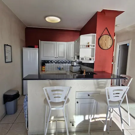 2 Pieces Climatise Centre Avec Parking Et Balcon - Fr-1-780-70 Appartement