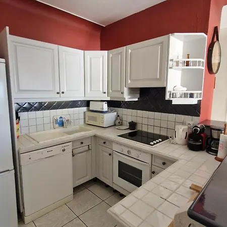 2 Pieces Climatise Centre Avec Parking Et Balcon - Fr-1-780-70 Appartement Sainte-Maxime